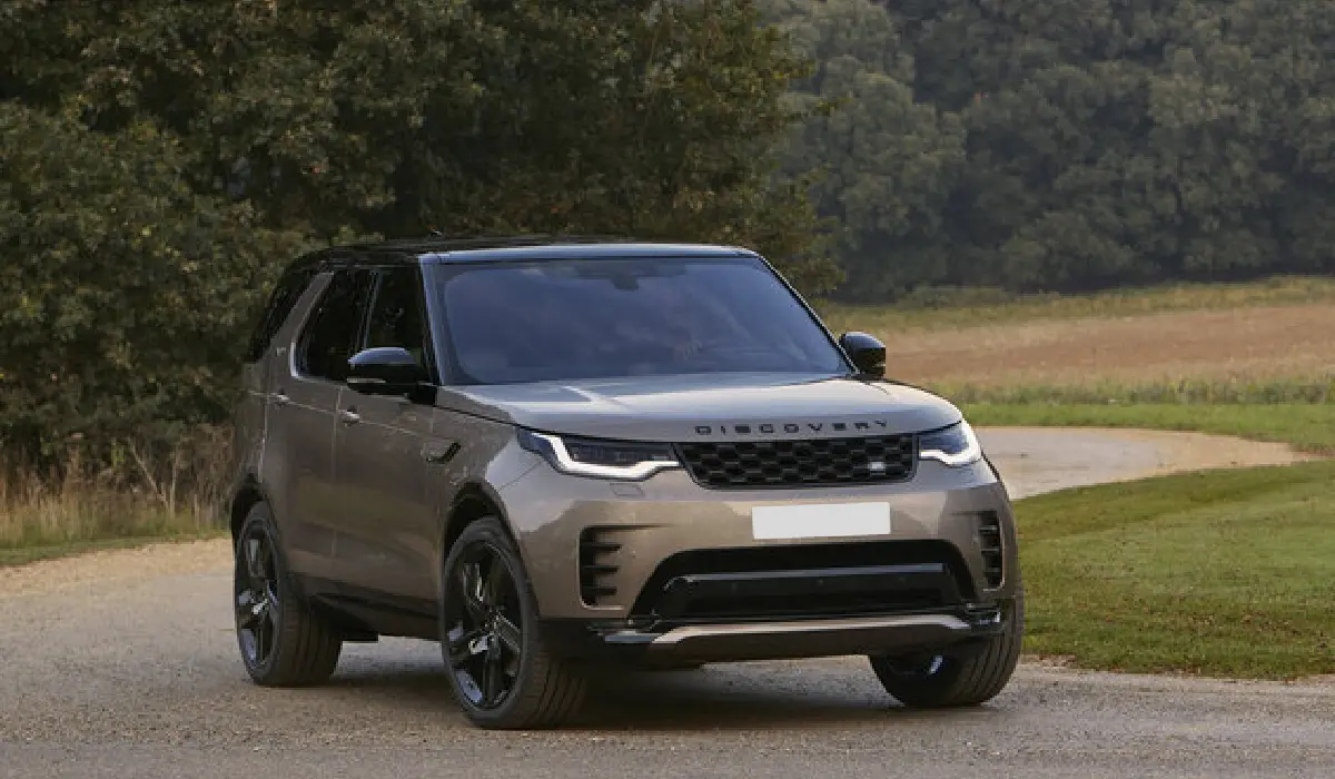Land Rover - Discovery Metropolitan Edition P360 - Luxury SUV Car Rentals - Preowned SUV Car - Exclusive Concierge Club.webp